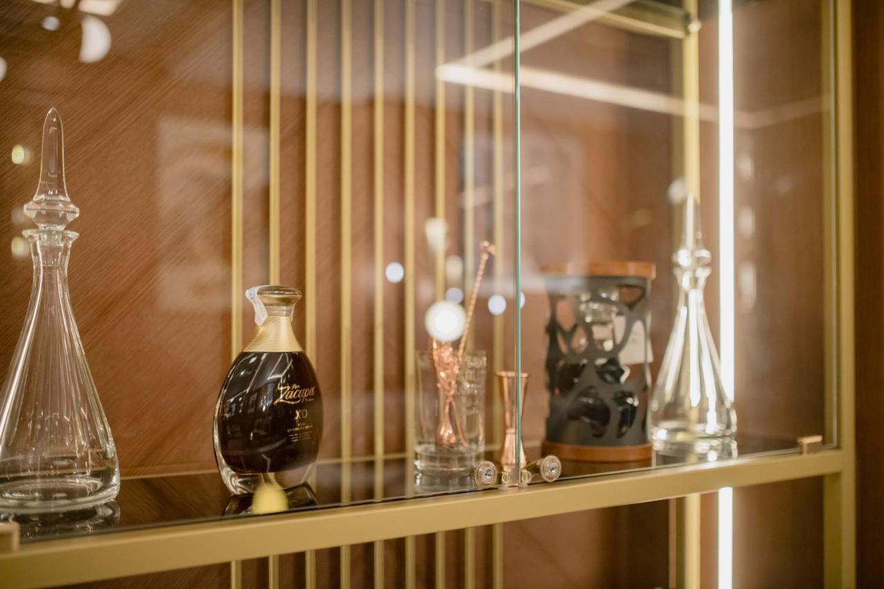 Myr Palacio Vallier Hotel Valencia Buitenkant foto The perfume museum