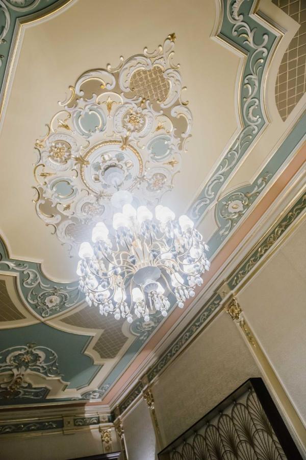 Myr Palacio Vallier Hotel Valencia Buitenkant foto Ceiling of the ballroom