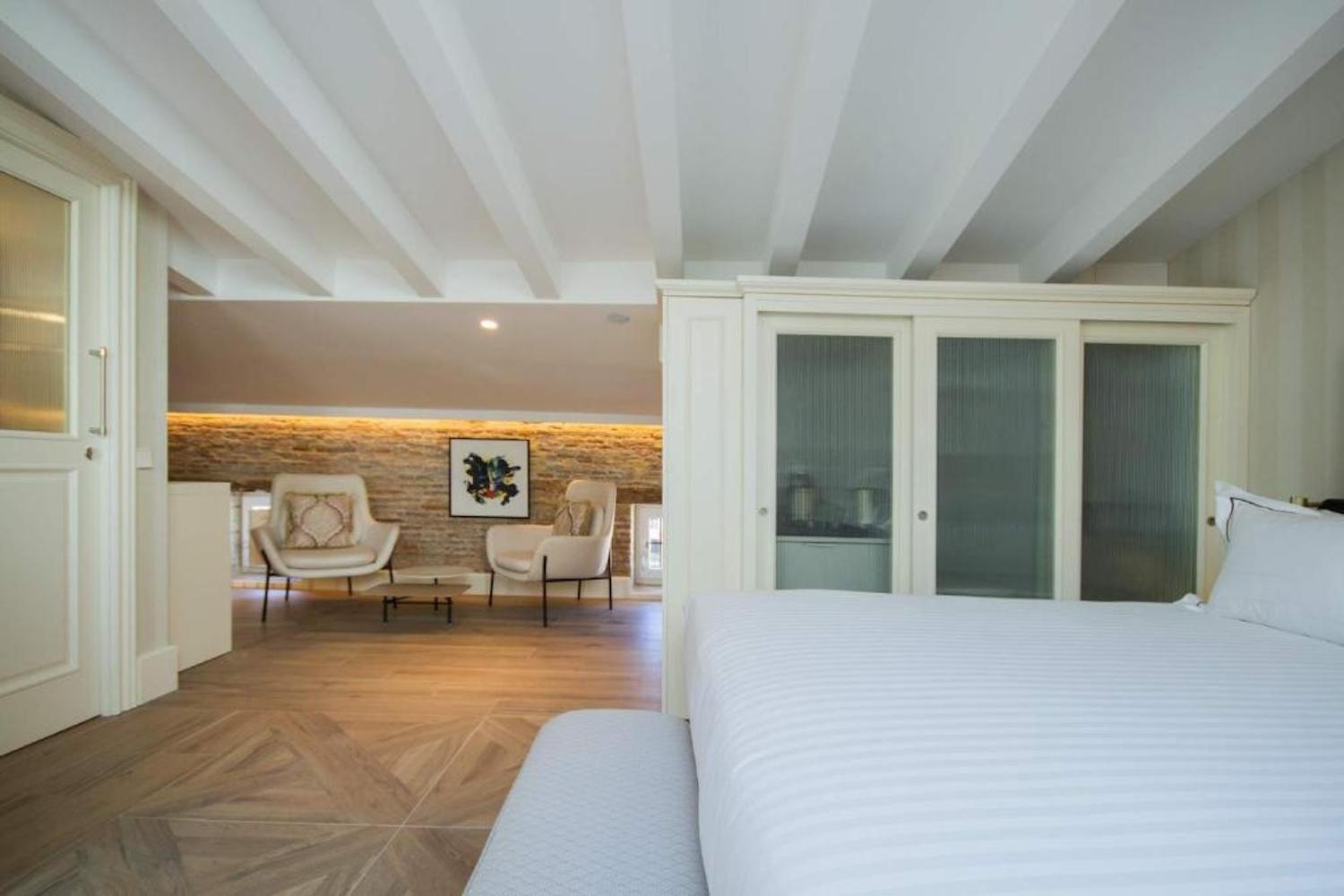 Myr Palacio Vallier Valencia Buitenkant foto A room at the hotel