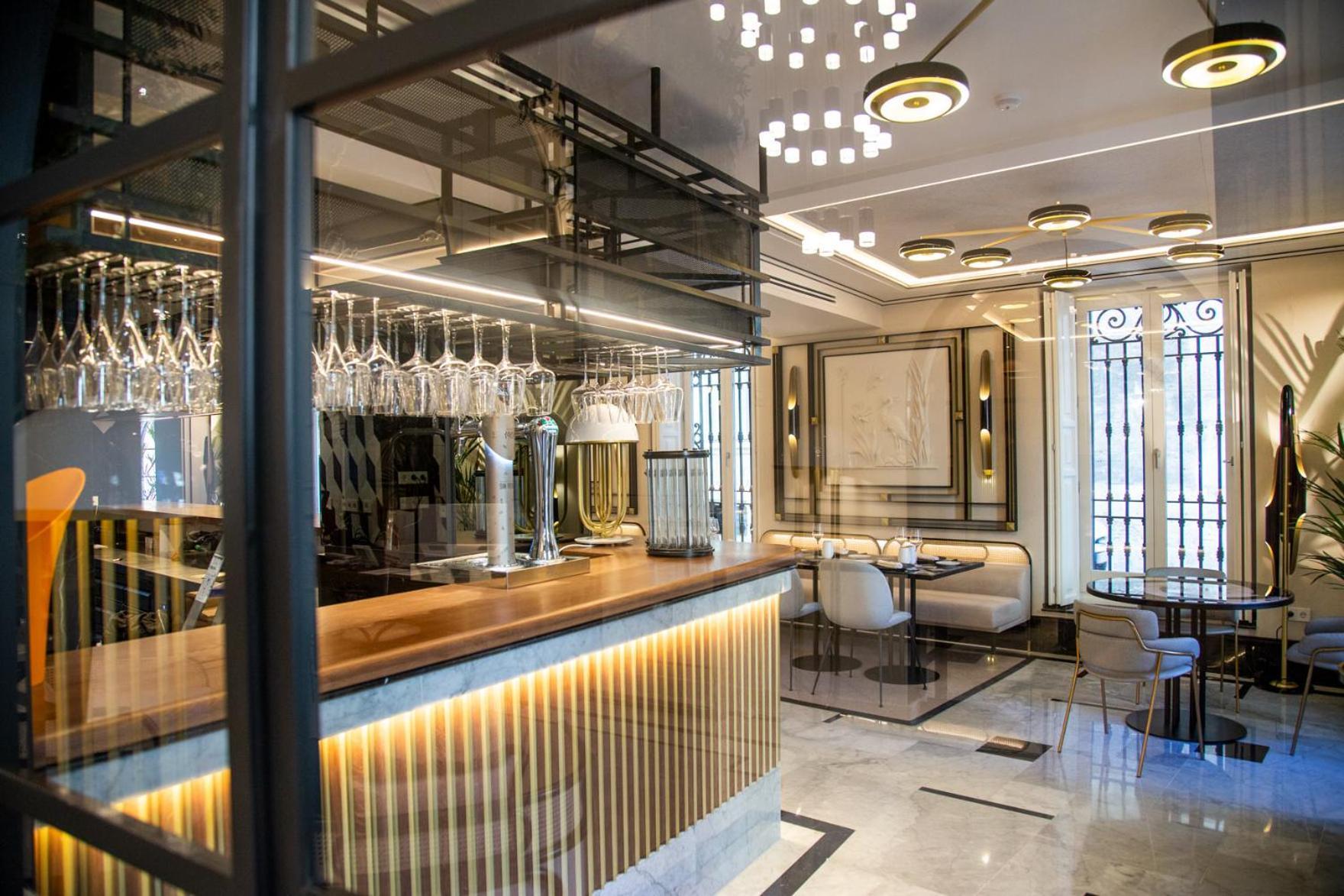 Myr Palacio Vallier Valencia Buitenkant foto The bar at the restaurant