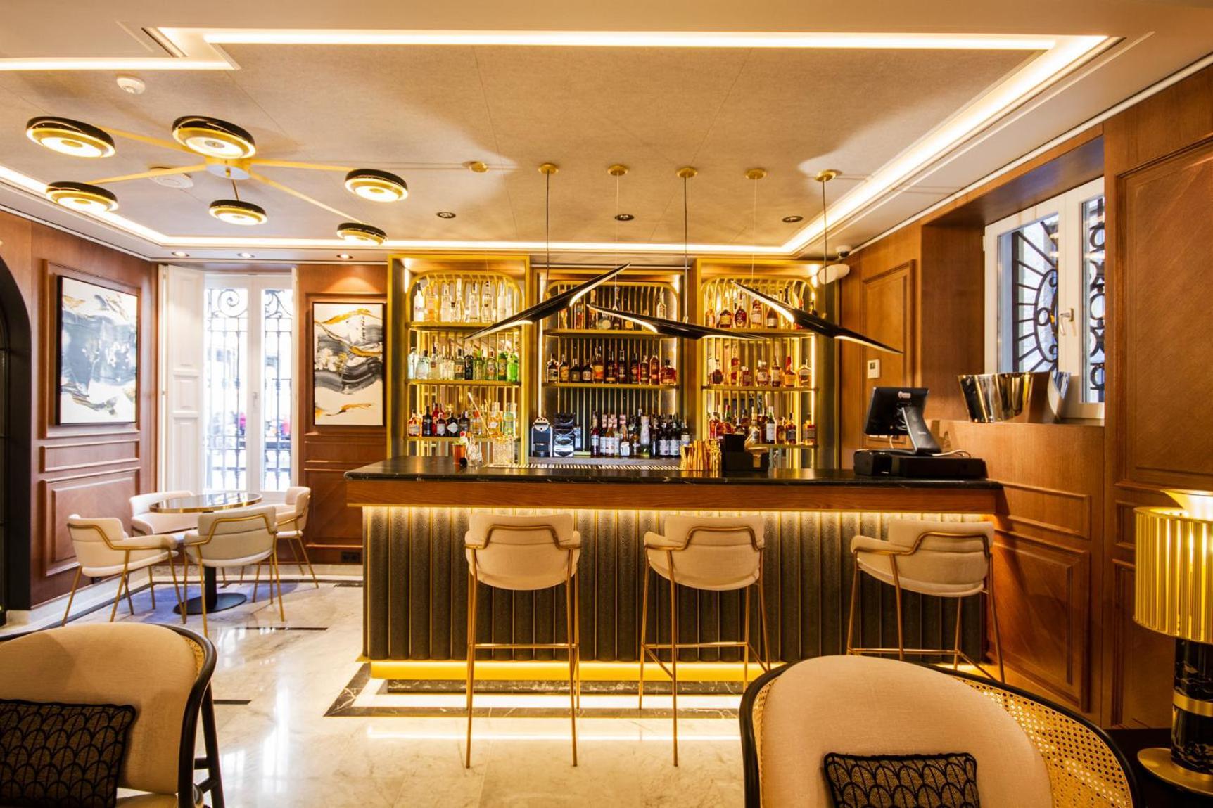 Myr Palacio Vallier Valencia Buitenkant foto The bar at the hotel