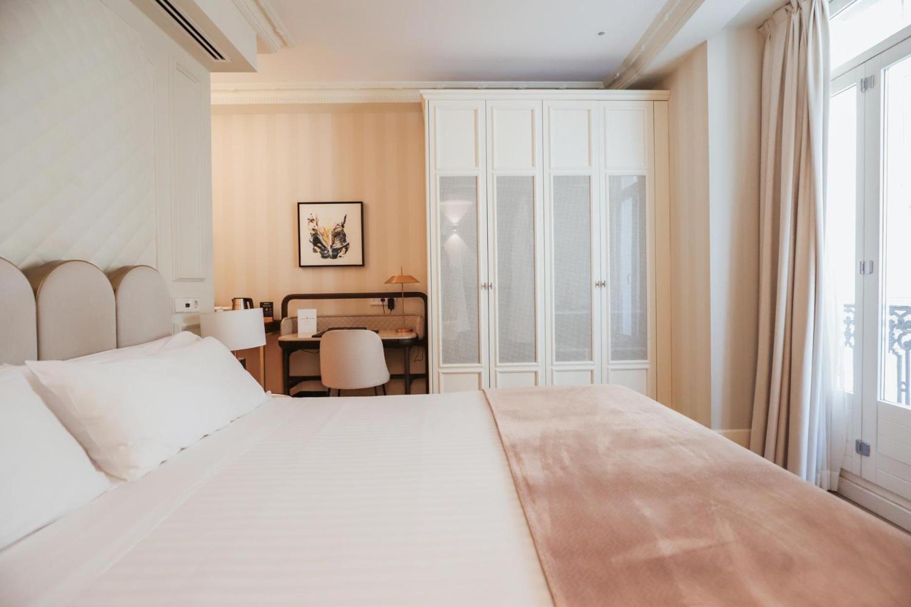 Myr Palacio Vallier Valencia Buitenkant foto A room at the hotel